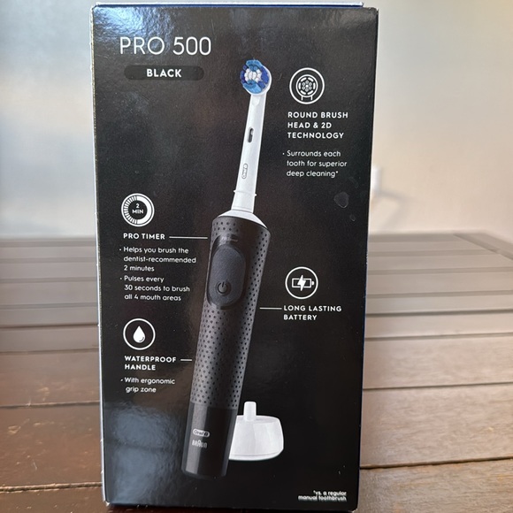 Oral B Pro 500 rechargeable toothbrush with extra heads and floss NIB - Picture 3 of 7